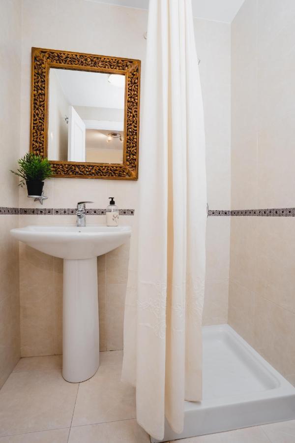 Apartamentos Lorien Milladoiro Exteriör bild